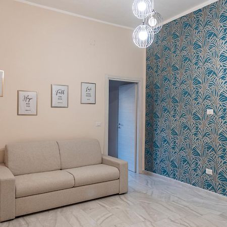 Appartamento Charm House Napoli Esterno foto