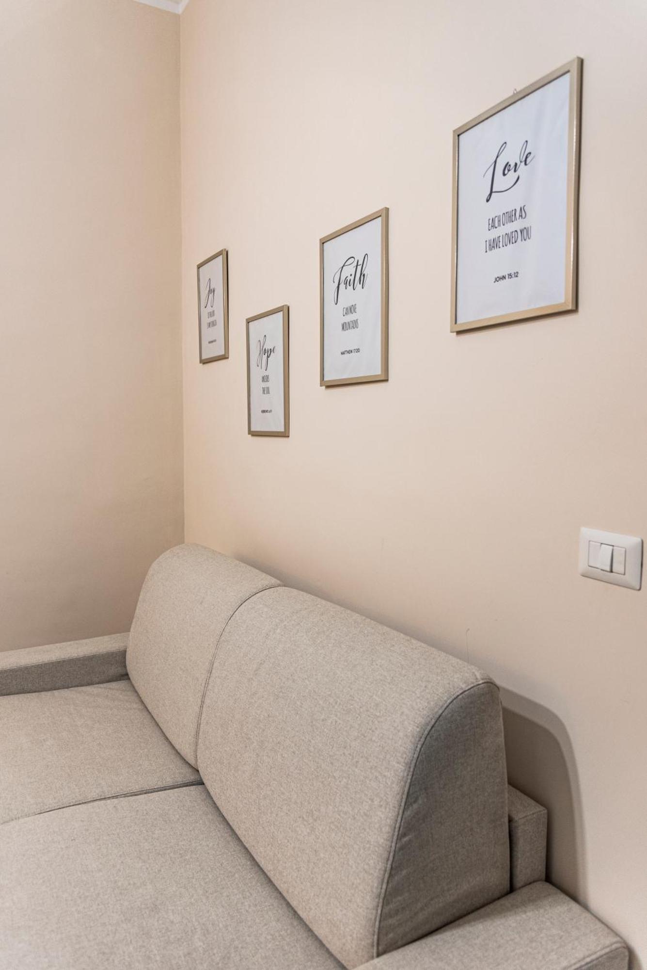 Appartamento Charm House Napoli Esterno foto