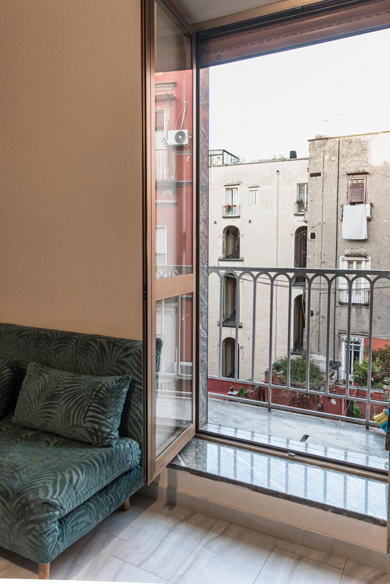Appartamento Charm House Napoli Esterno foto